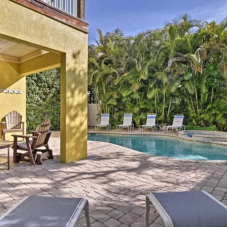 Holmes Beach Home Pool, Hot Tub, Walk To Beach!